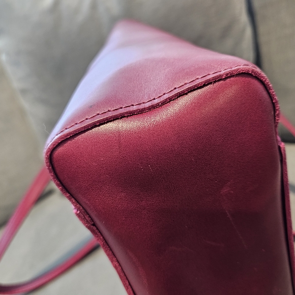 Beautiful Portland Leather Raspberry Market Tote - Picture 6 of 8